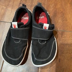 Splay Explore kids barefoot minimalist shoes Size Youth 2 black